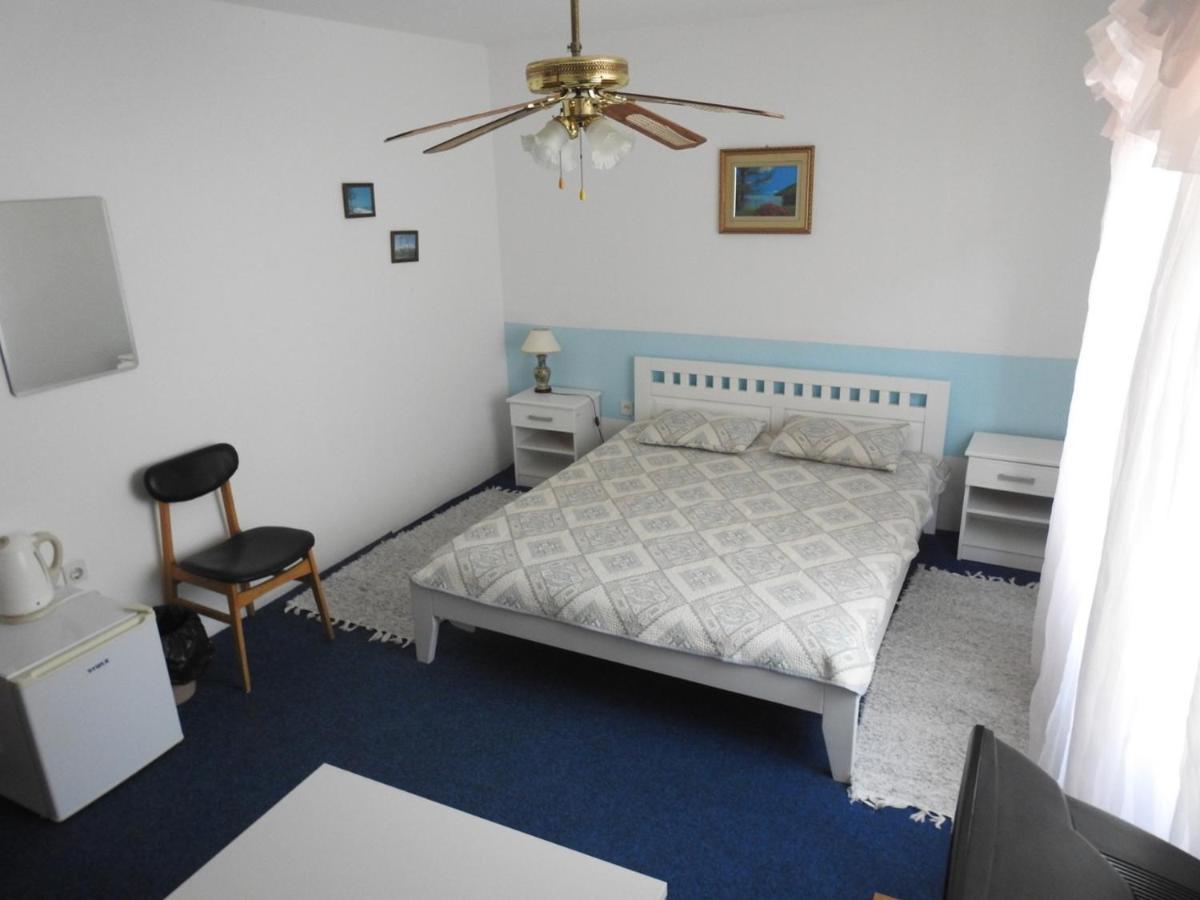 Madam Svetlana Bed & Breakfast Tivat Ngoại thất bức ảnh